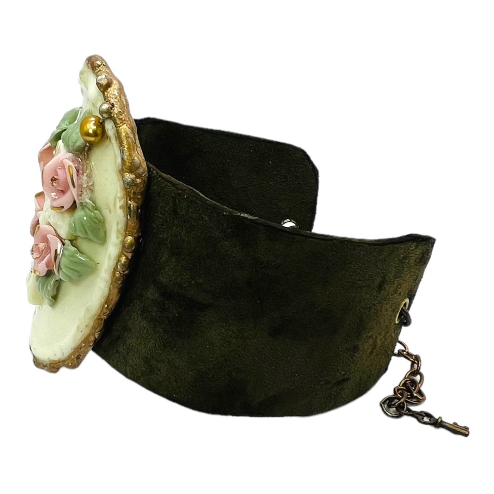 Vintage Broken China Caged in Artisan Metalwork Cabochon & Suede Cuff Bracelet - Picture 11 of 17
